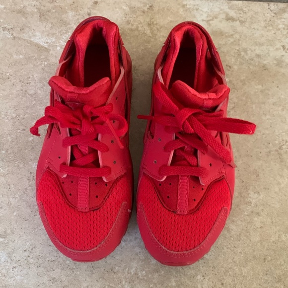 red huaraches girls